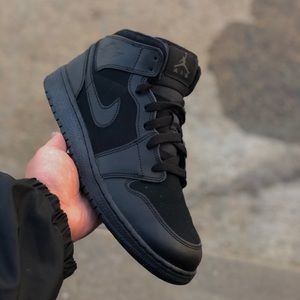 Jordan 1 mid